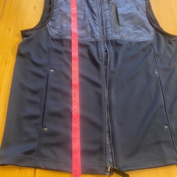 Vineyard Vines Women’s Blue Fairhaven Vest Outerwear New medium, damaged zipper - Picture 11 of 13